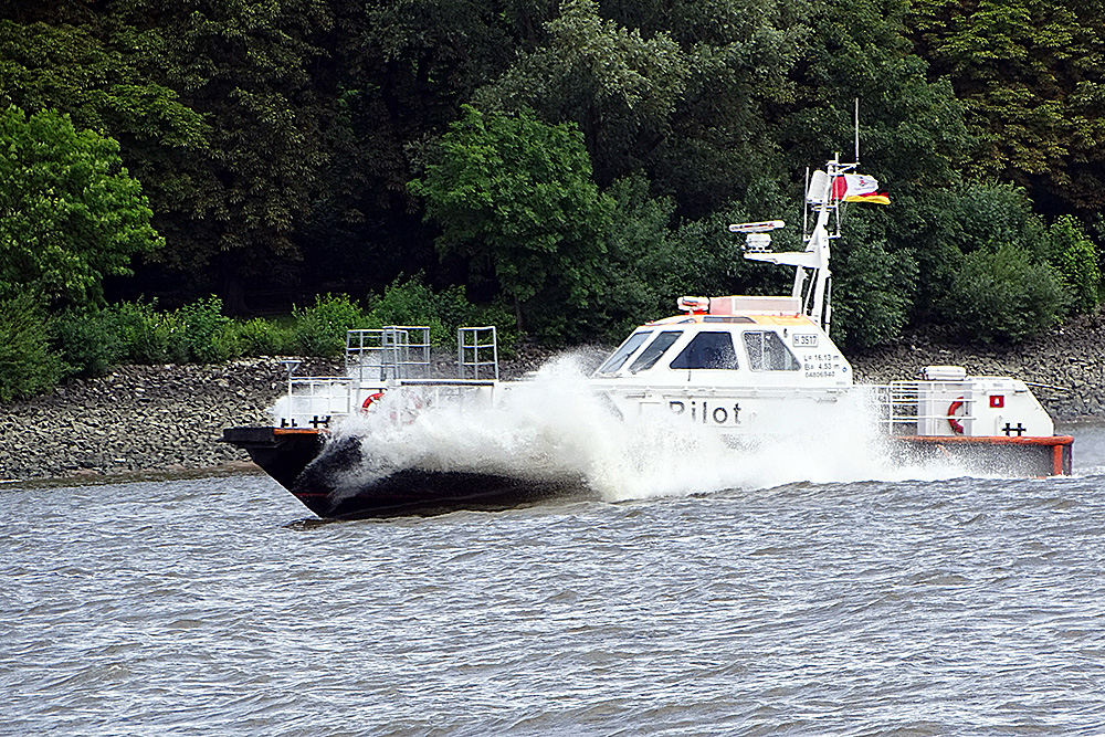 Heute in Hamburg auf der Elbe...