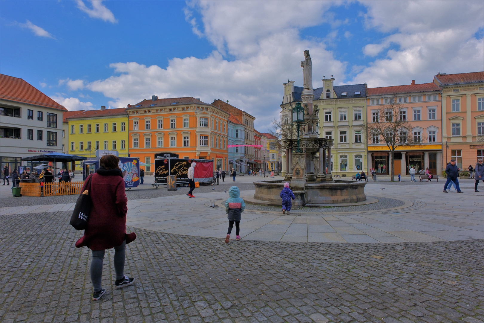 heute in Meiningen: am Heinrichsbrunnen