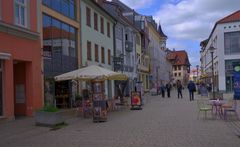 heute in Meiningen, freie Plätze laden zum Kaffee-Trinken ein