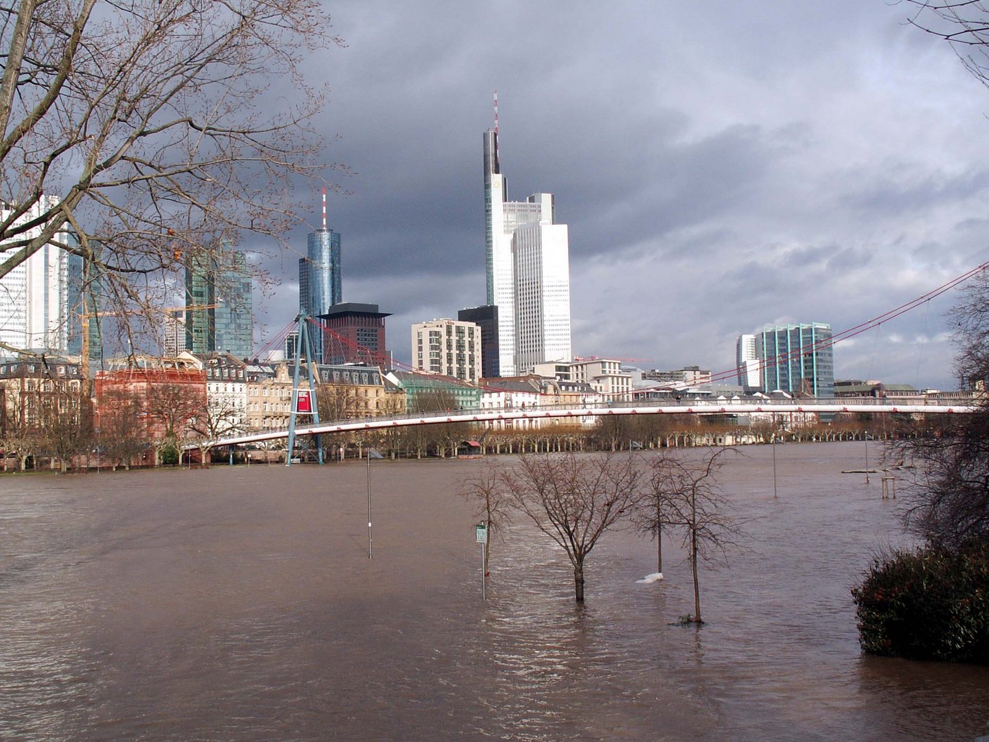 Heute MIttag am Mainufer in Frankfurt