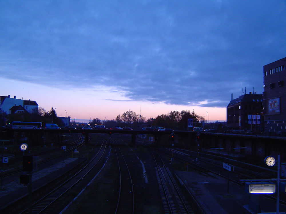 heute morgen am Bahnhof - in blau -