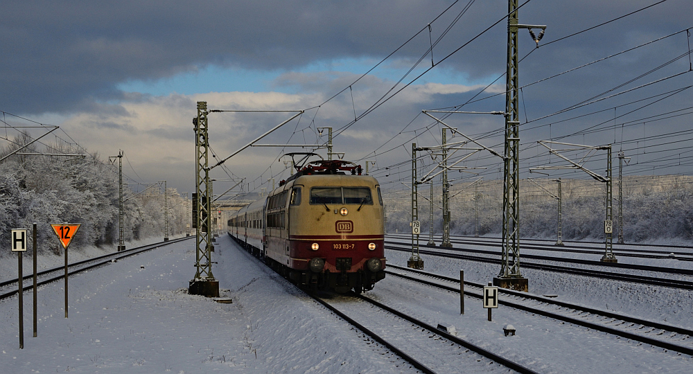 Heute ohne Kesselwagen dafür aber mit Schnee