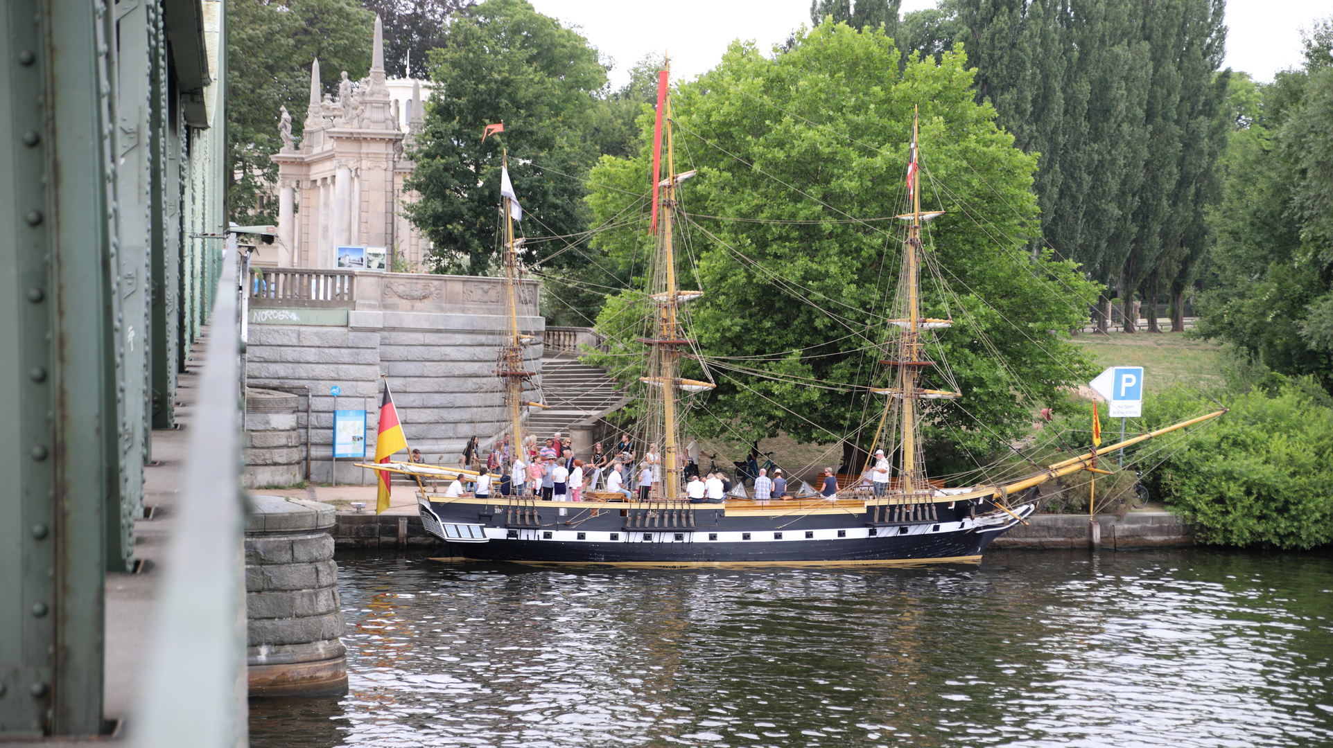 Heute schipperte die "Royal Luise " durch.....