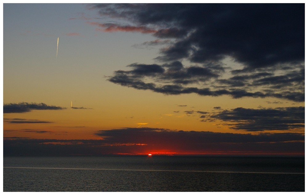 Heute, Sonnenuntergang 16:33 in Norddeich, Ostfriesland