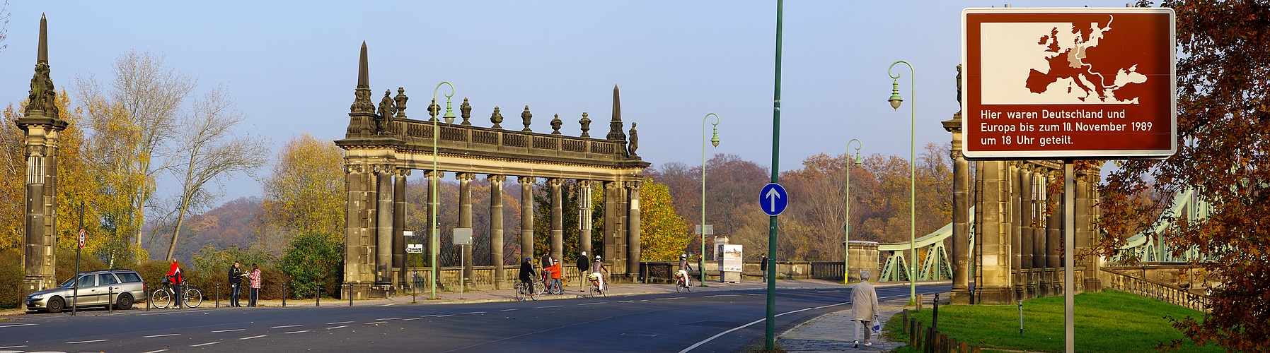 Heute vor 22 Jahren fiel der "Eiserne Vorhang",- zuerst in Berlin .....