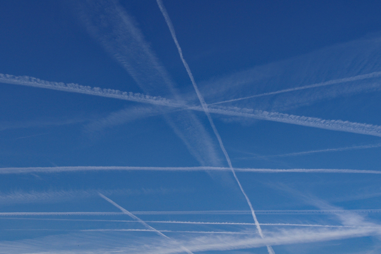 Heute war richtig was los am Himmel - kreuz und quer!