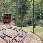 Heute wie dazumal fährt die alte Standseilbahn zum Heidelberger Schloß hinauf...