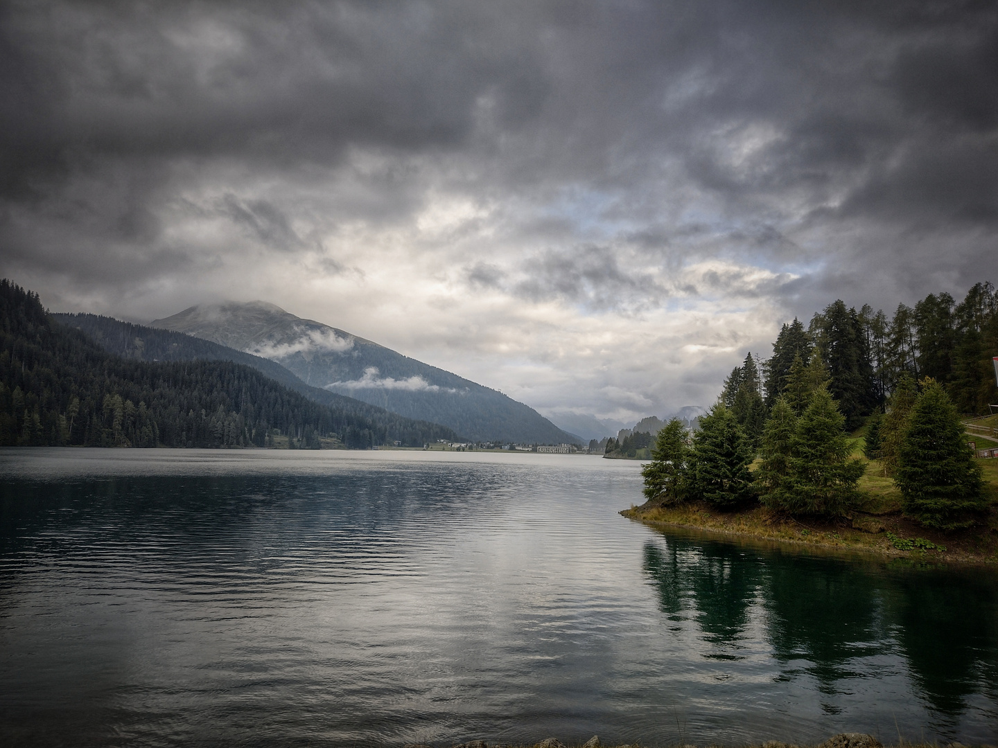 heute wolkig am Davoser See 