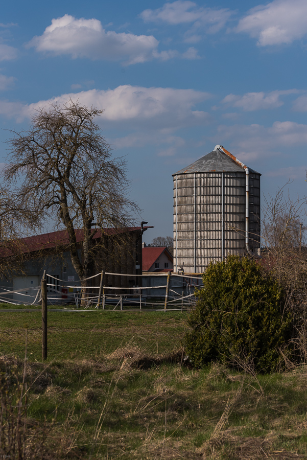 Heuturm mit Umgebung