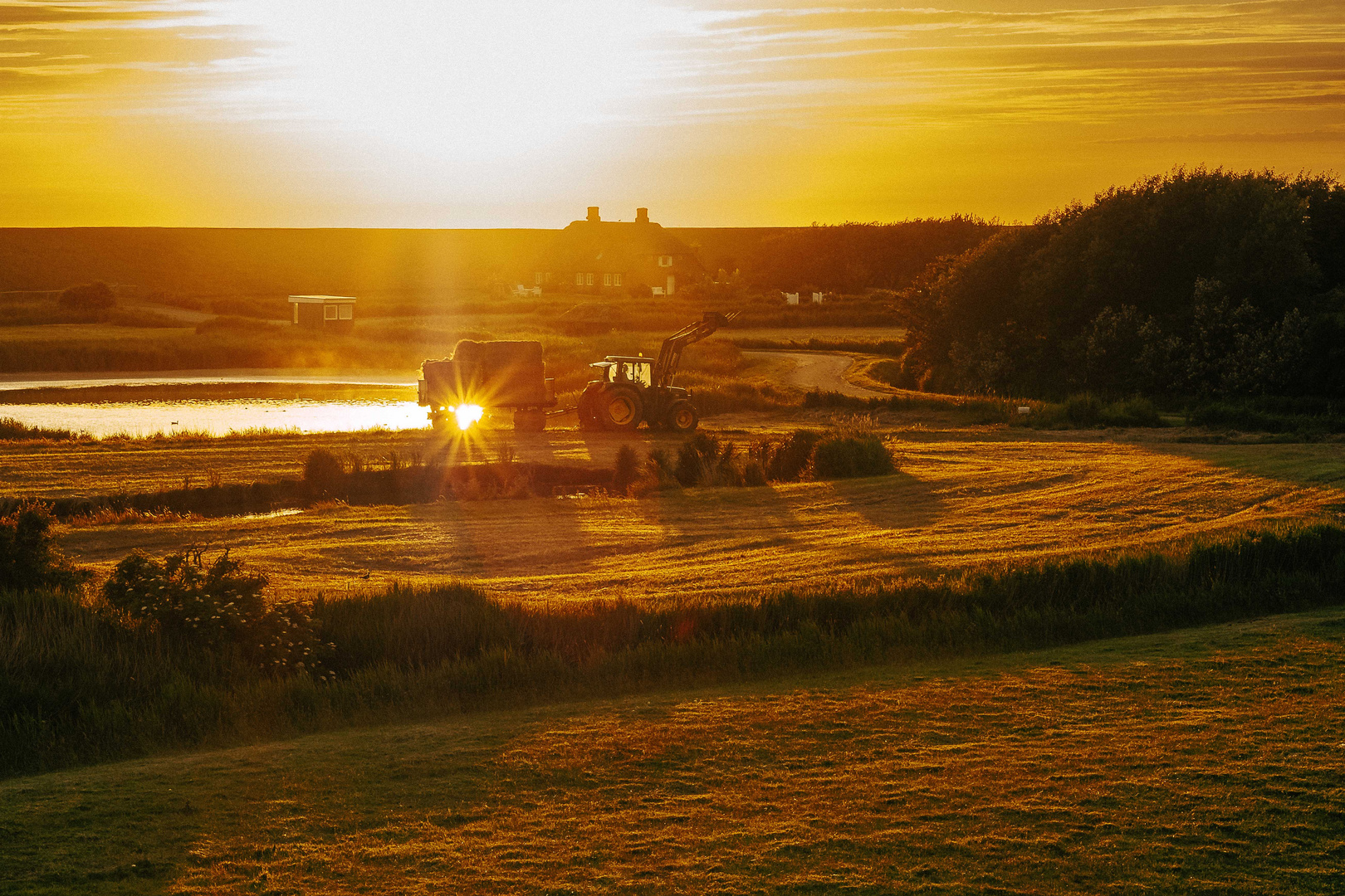 Heuwägelchen am Abend