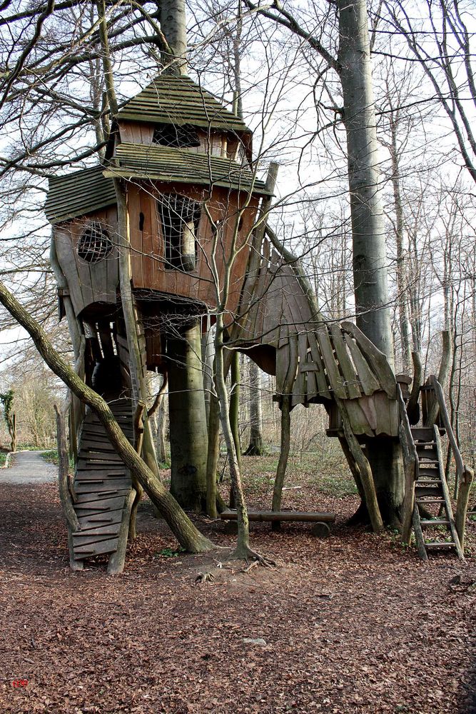 Hexenhaus als Kletterspielplatz