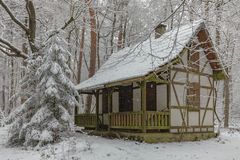 Hexenhaus im Schnee