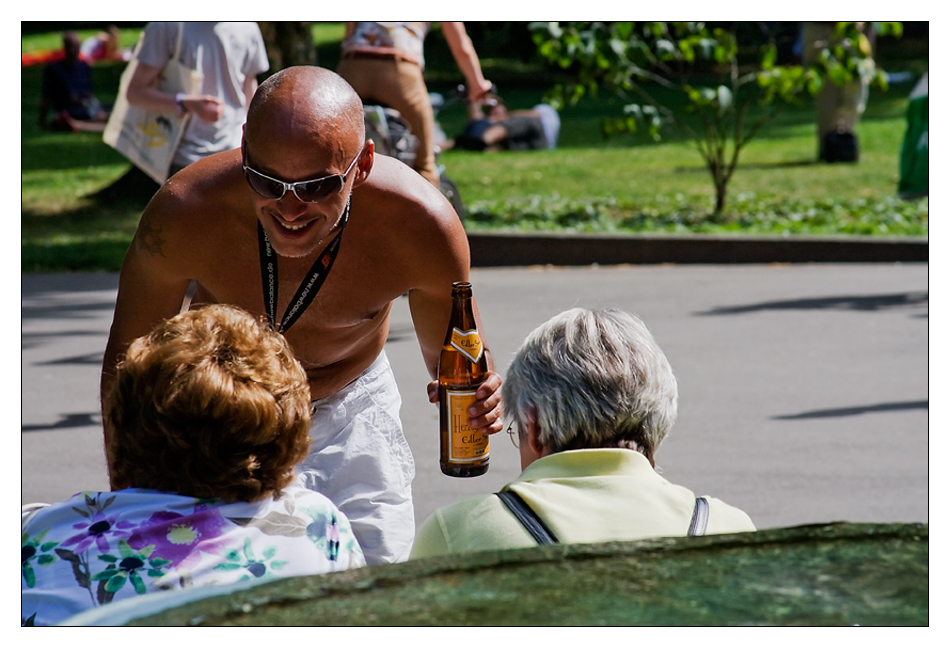 hey Mädels wollt ihr auch ein Bier?