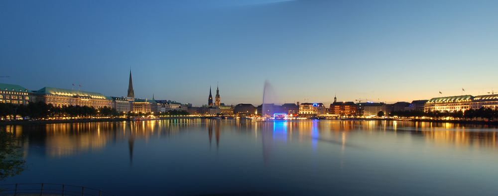 HH Alster im Abendlicht (WM Tore)