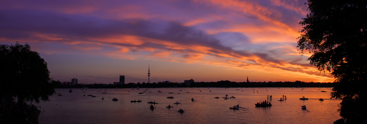 HH-Außenalster - eine Stunde vor dem Feuerwerk zum Kirschblütenfest 2018