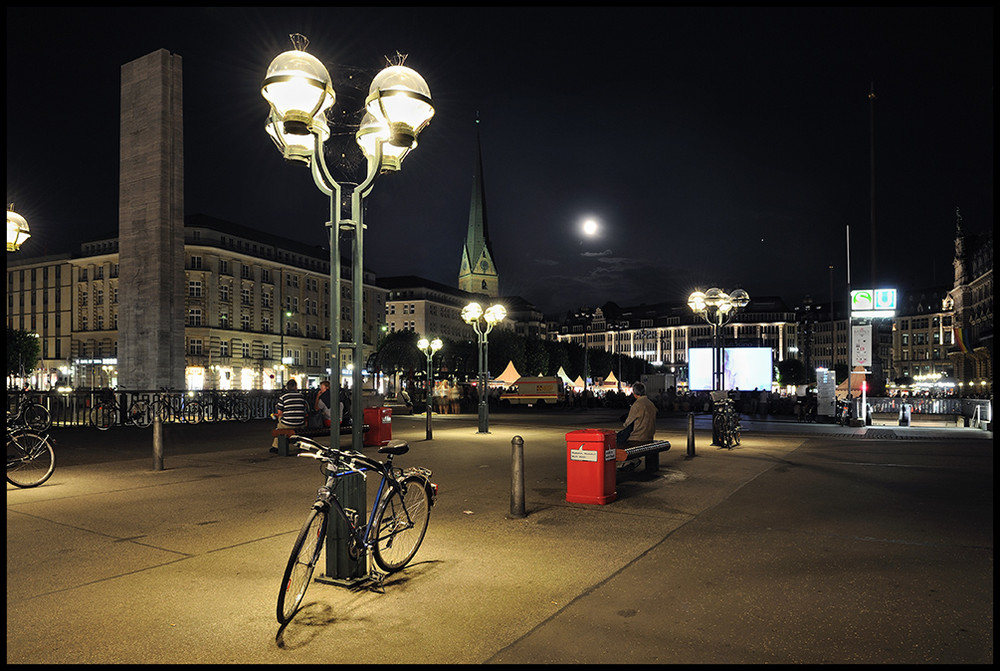 HH-Bicicletta sullo sfondo della Rathausmarkt