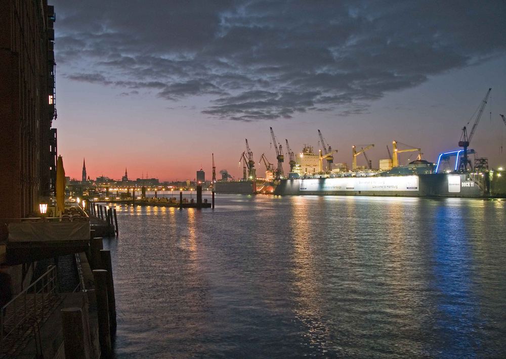 HH-Hafen by night