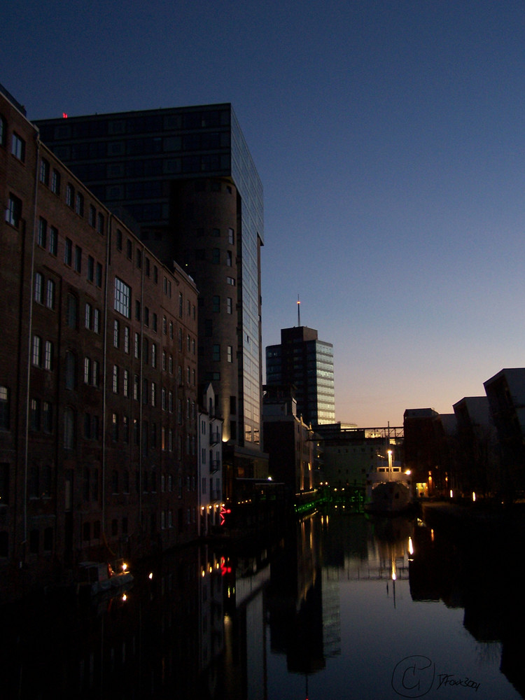 HH -Hafen City im Abendrot