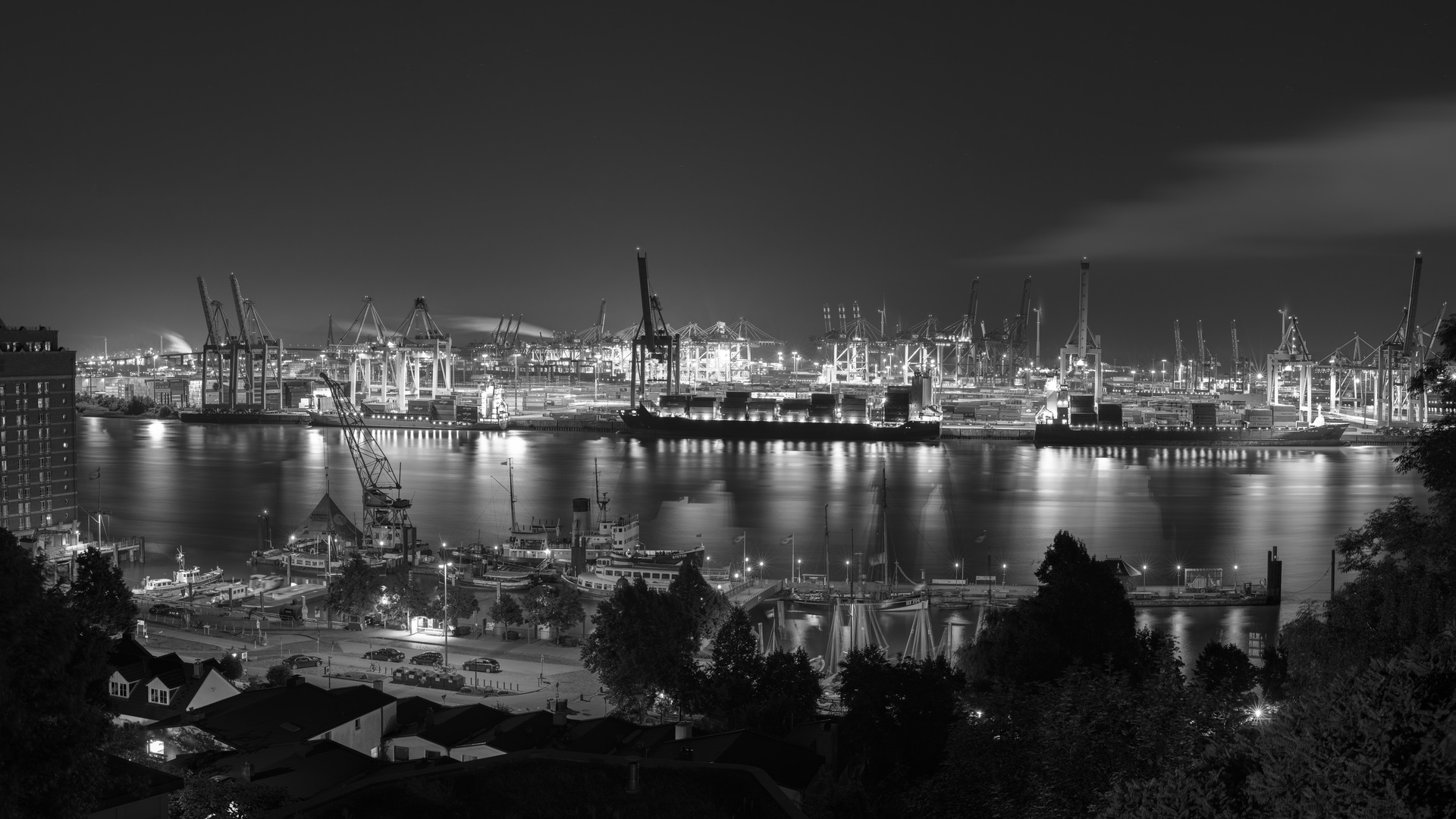 HH Hamburger Hafen B/W Panorama