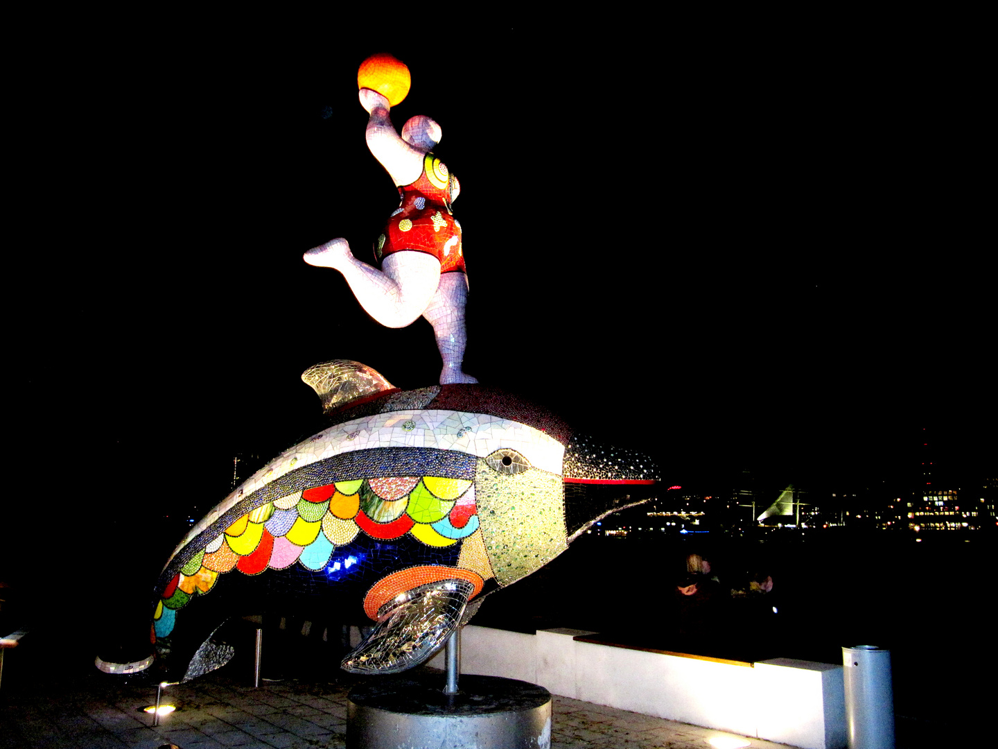  HH mal anders Skulptur am König der Löwen Kai