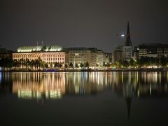 HHer Binnenalster bei Nacht