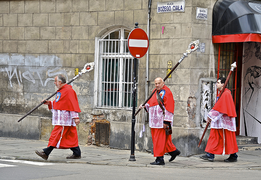 Hi, ho... Hi ho, its off to work we go...