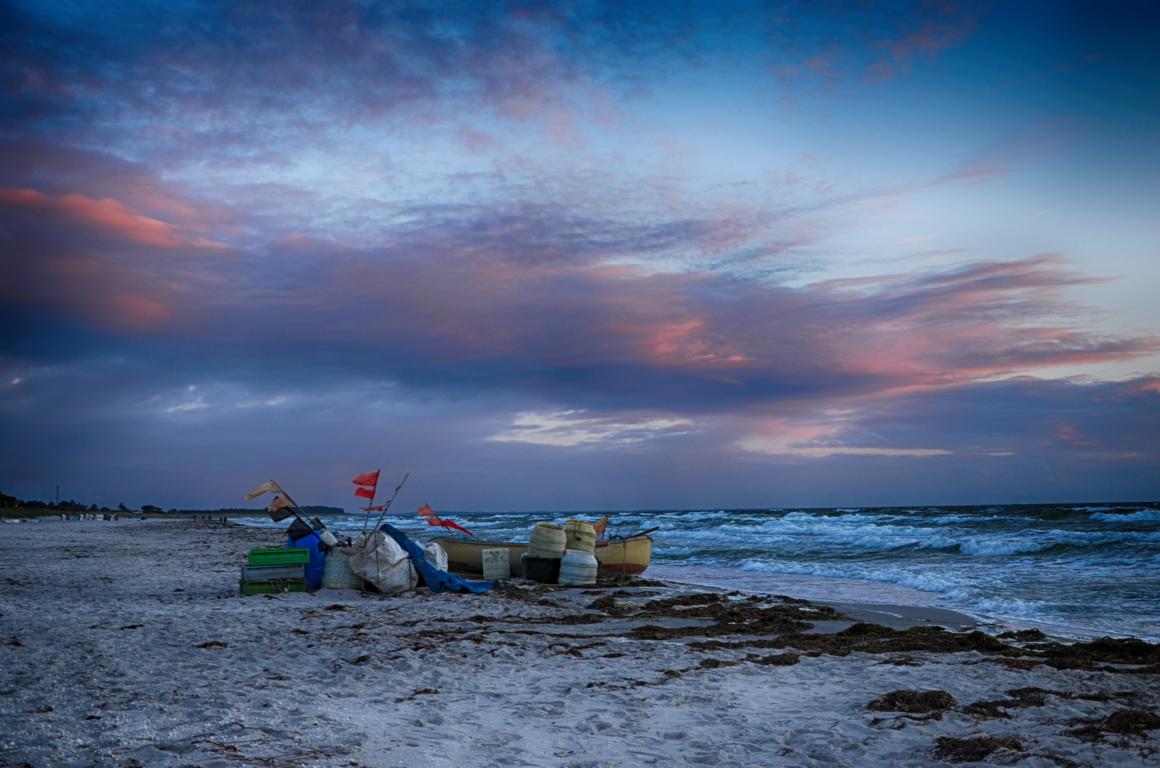 Hiddensee - am Strand mit Fischerboot