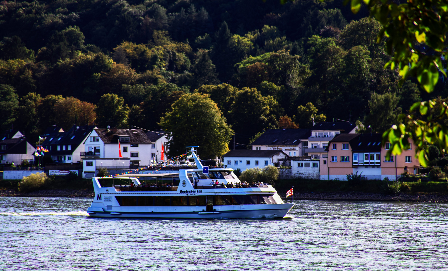 Hier auf dem Rhein....