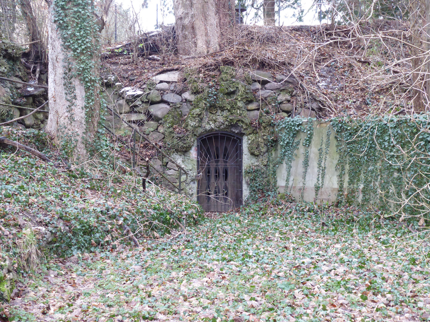 Hier den Felsenkeller nochmal in Farbe