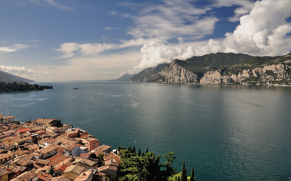 Hier der Blick Richtung Sirmione von der Skaligerburg in Malcesine.