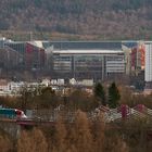 Hier eine Aufnahme vom Fritz Walter Stadion in Kaiserslautern im Spätnachmittagslicht, aus etwa...