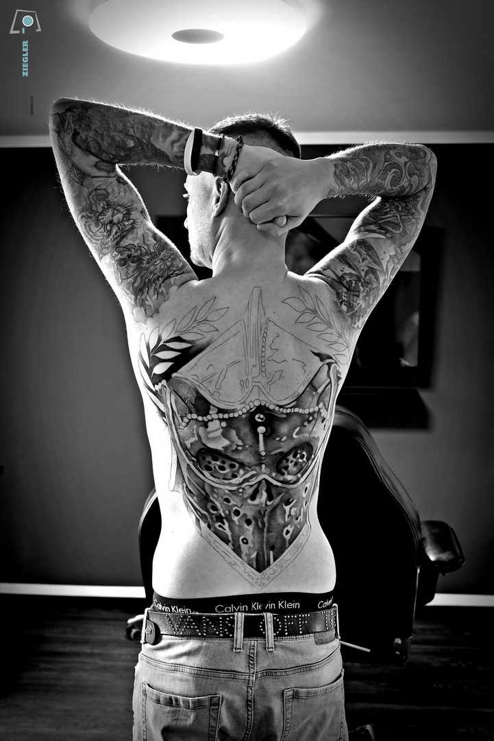 Hier entsteht ein "backpiece tattoo"!