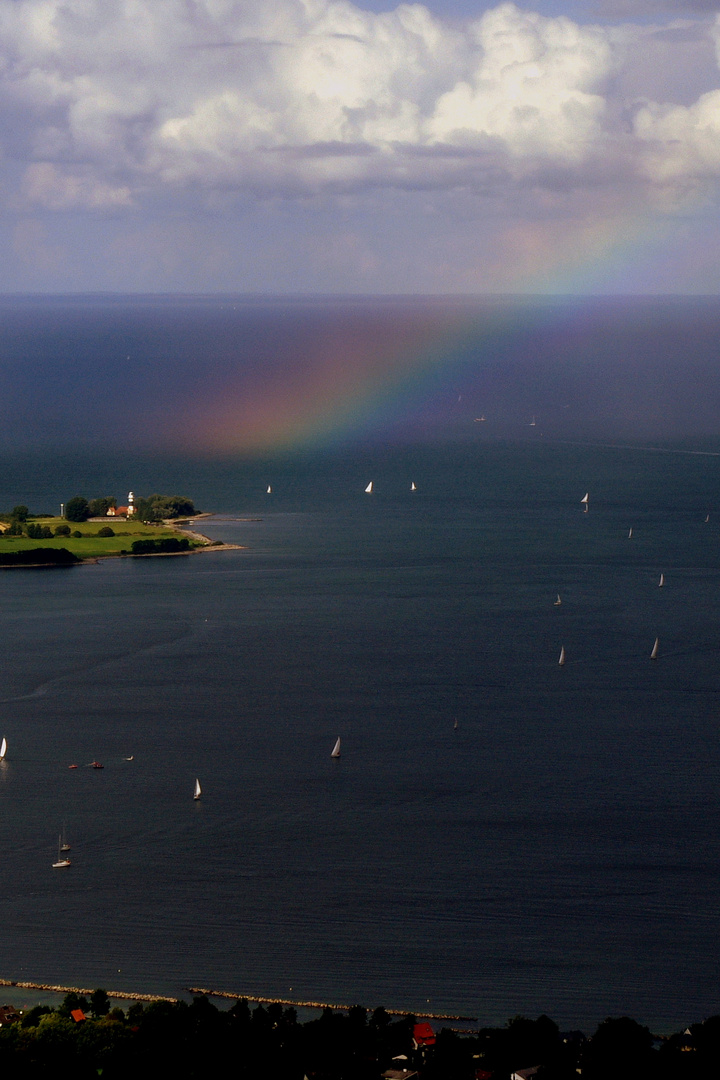 Hier fällt der Regenbogen ins Wasser....