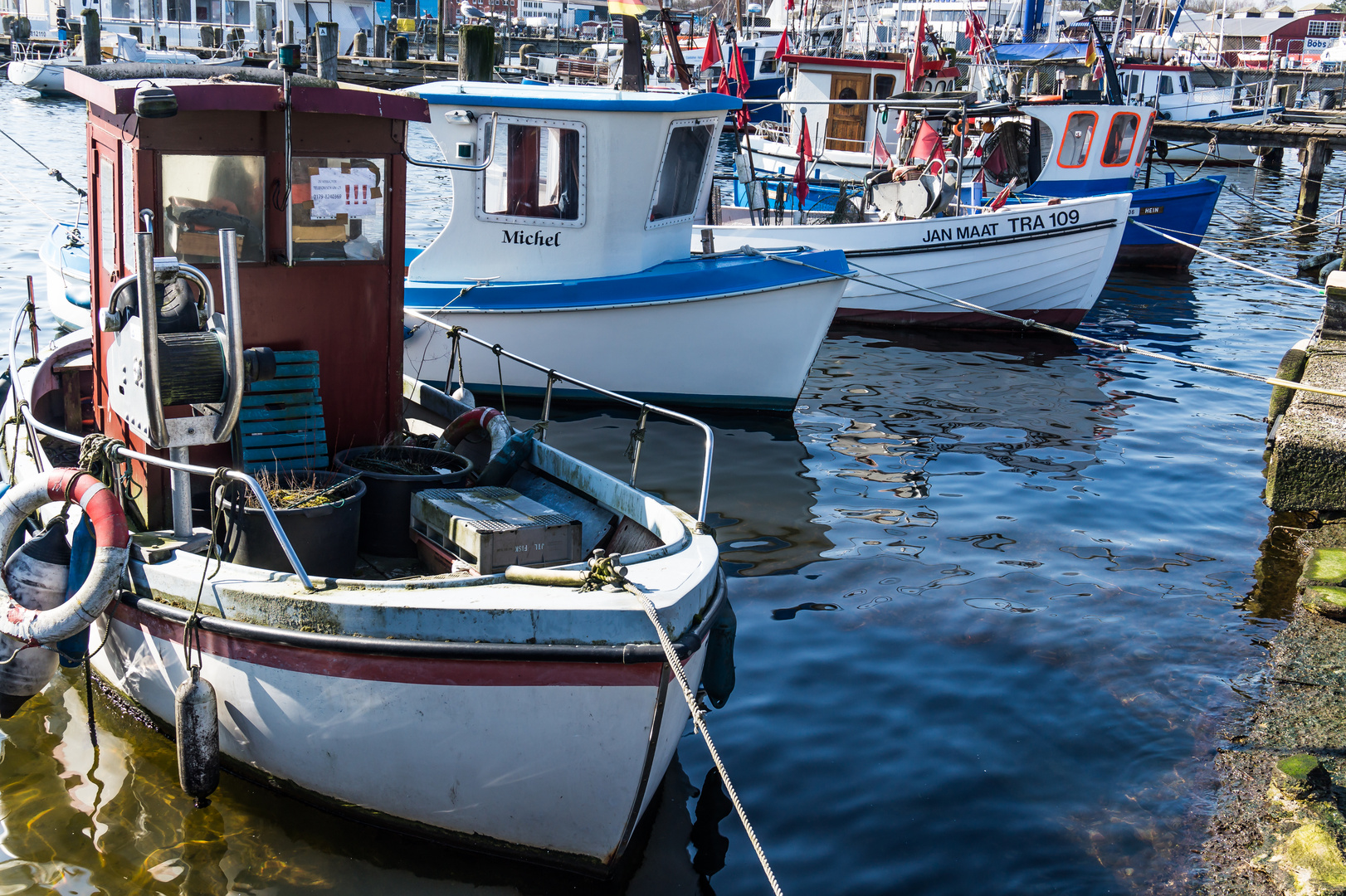 Hier fischt ein Fischer im grünen !!