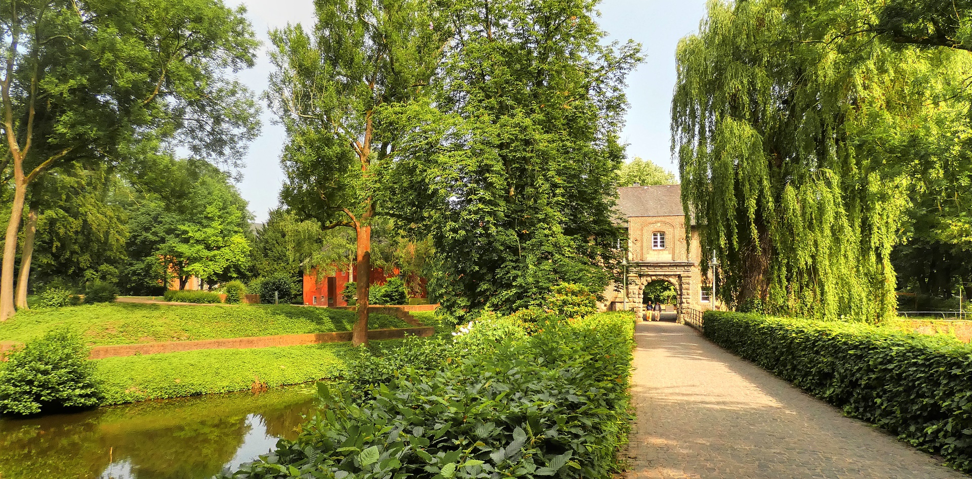 Hier geht es zum Wasserschloss Rheydt