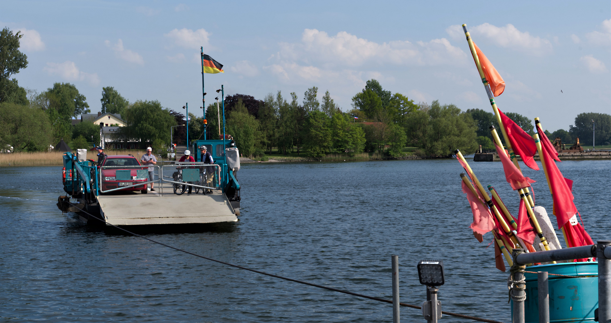 Hier geht´s noch gemütlich zu - Fähre über die Schlei bei Arnis