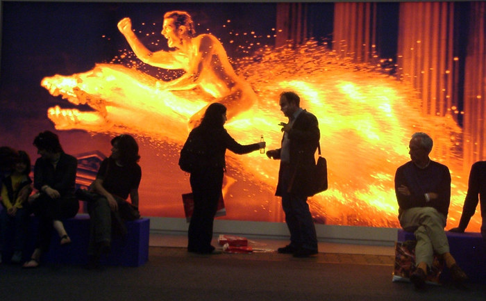 hier hast du die Flasche wieder, konnte das Feuer nicht löschen