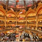 Hier, in dem Pariser Kaufhaus Galeries Lafayette, ...