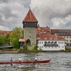 Hier in Konstanz beginnt der Rhein, links die Hinweistafel 0, beim Rheinkilometer 0... 