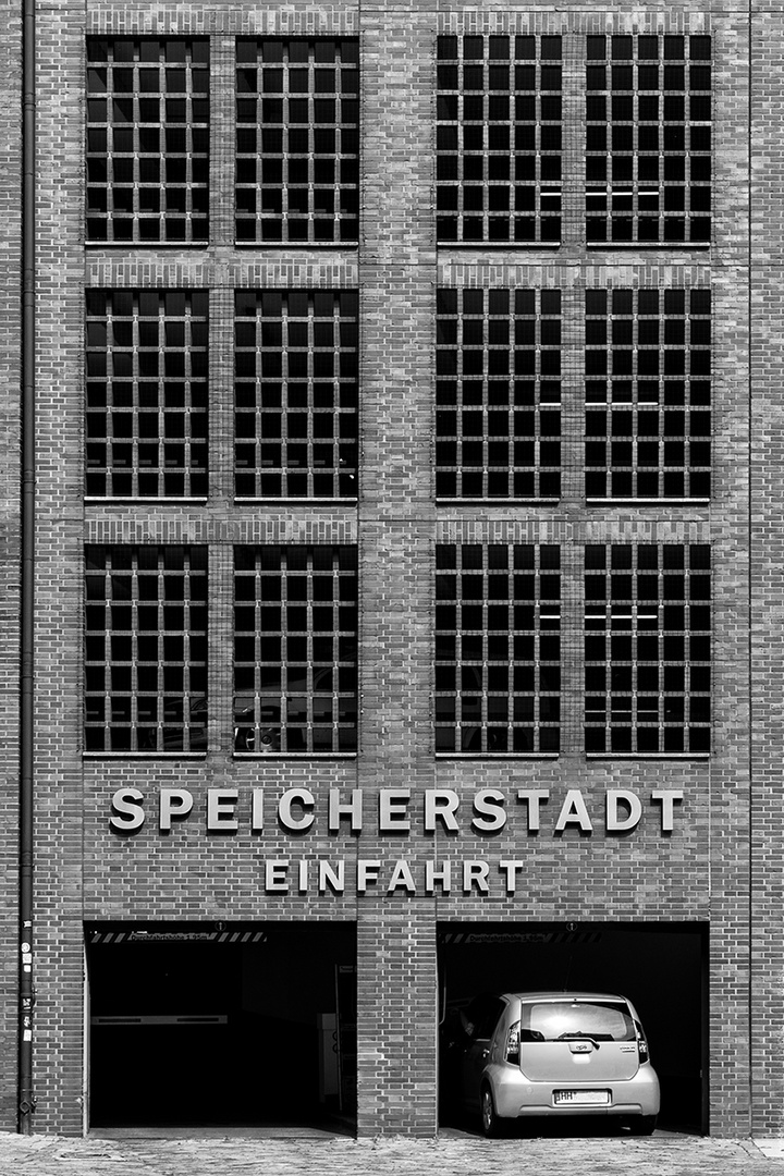 Hier ist die Einfahrt zur Speicherstadt