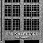 Hier ist die Einfahrt zur Speicherstadt