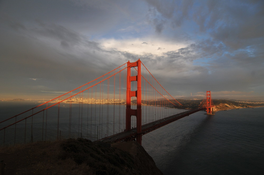 Hier kommt die Sonne... Golden Gate Bridge San Francisco