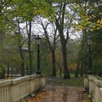 hier, l'automne berçait encore le parc d'Ostende