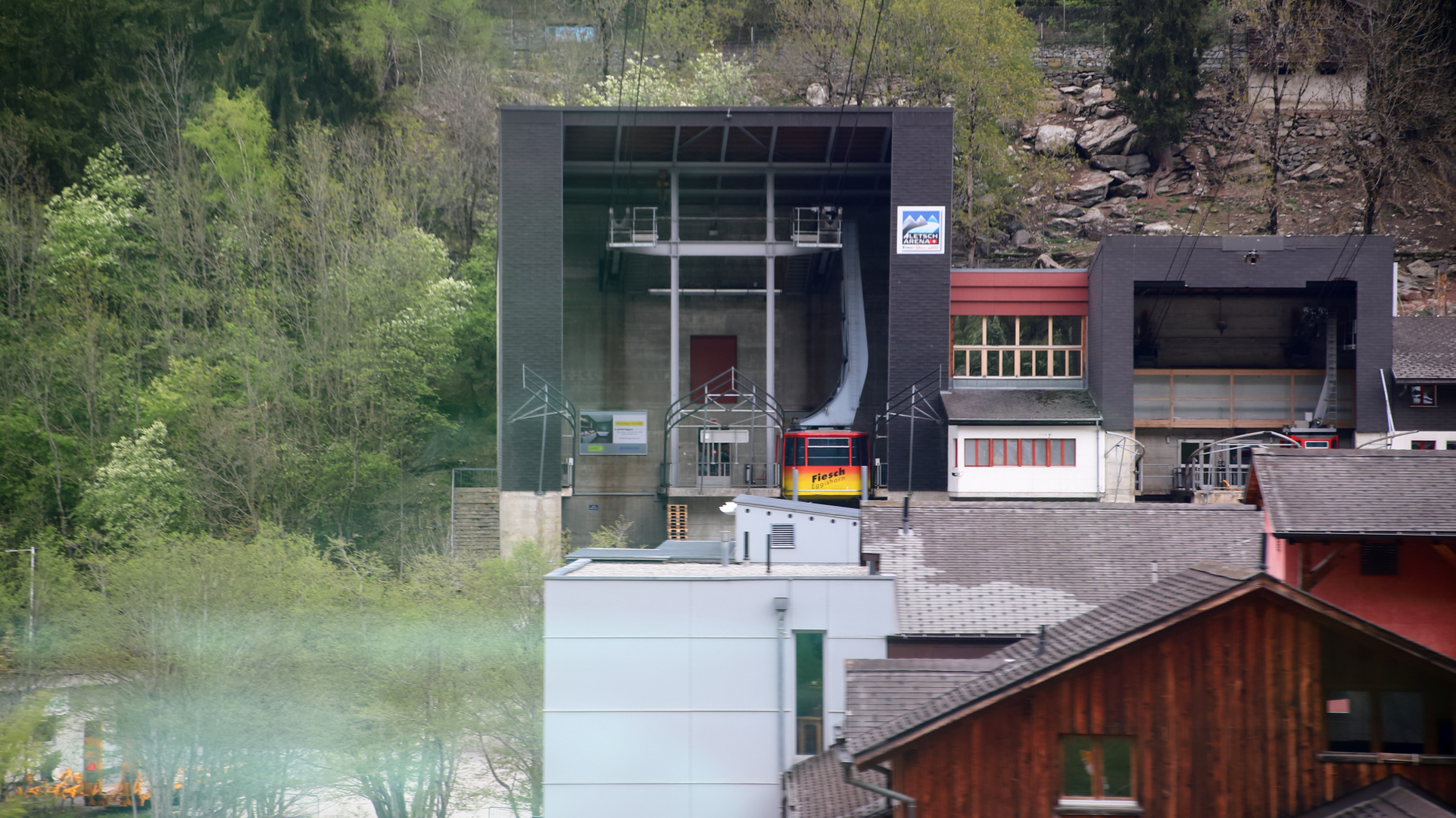 Hier nun die Talstation der Eggishorn-Bahn in Fiesch
