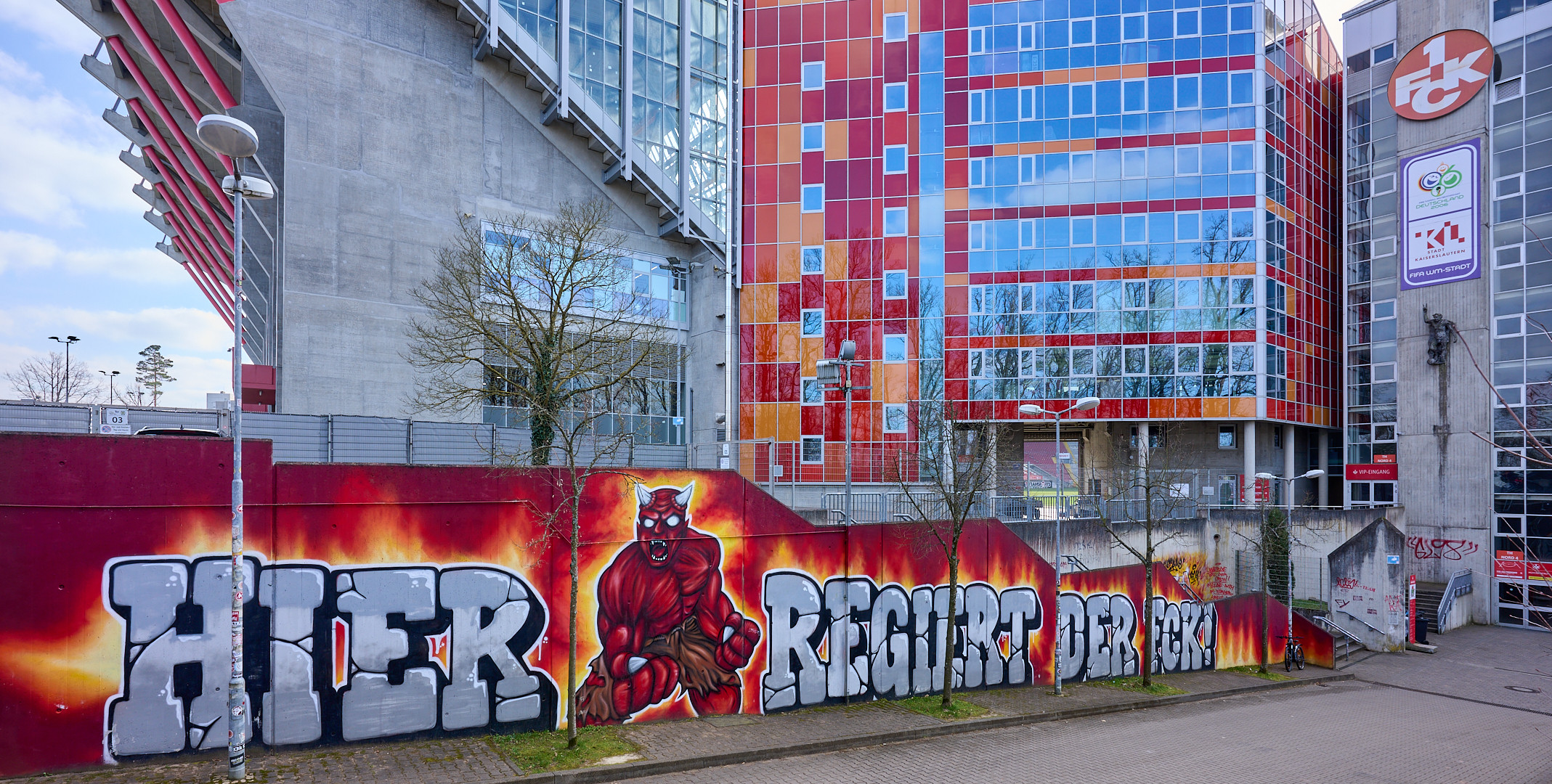 HIER REGIERT DER FCK ! Es folgen einige Aufnahmen mit meinem neuen Objektiv, bei 17 mm....