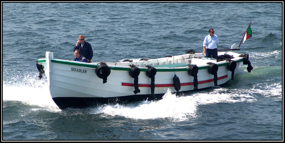 Hier Seeadler, wir holen mal die Touris von der MS "Atlantis" ab..