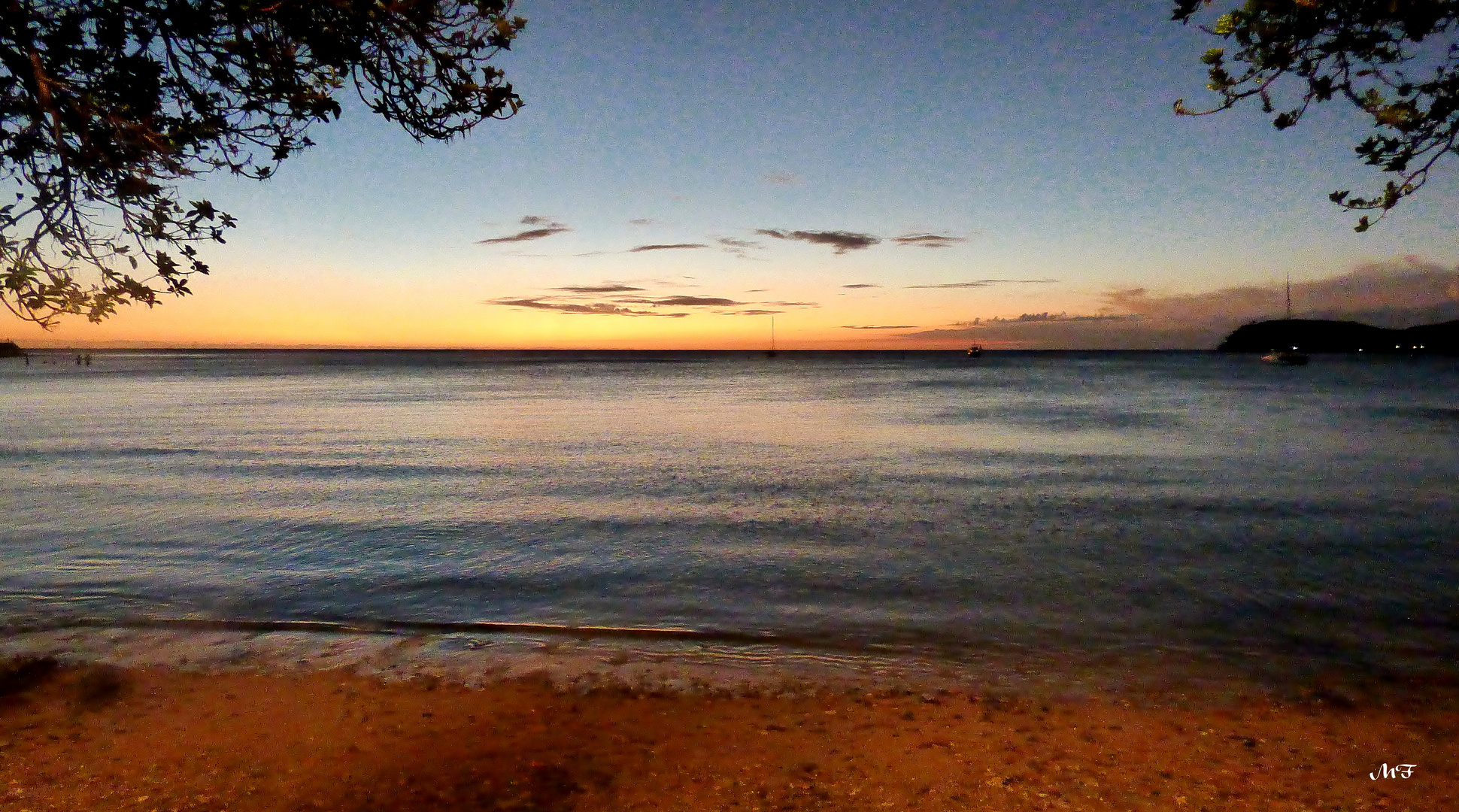 Hier soir la Baie des Citrons à Nouméa