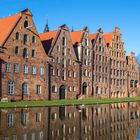 Hier spiegeln sich die Salzspeicher der Hansestadt Lübeck