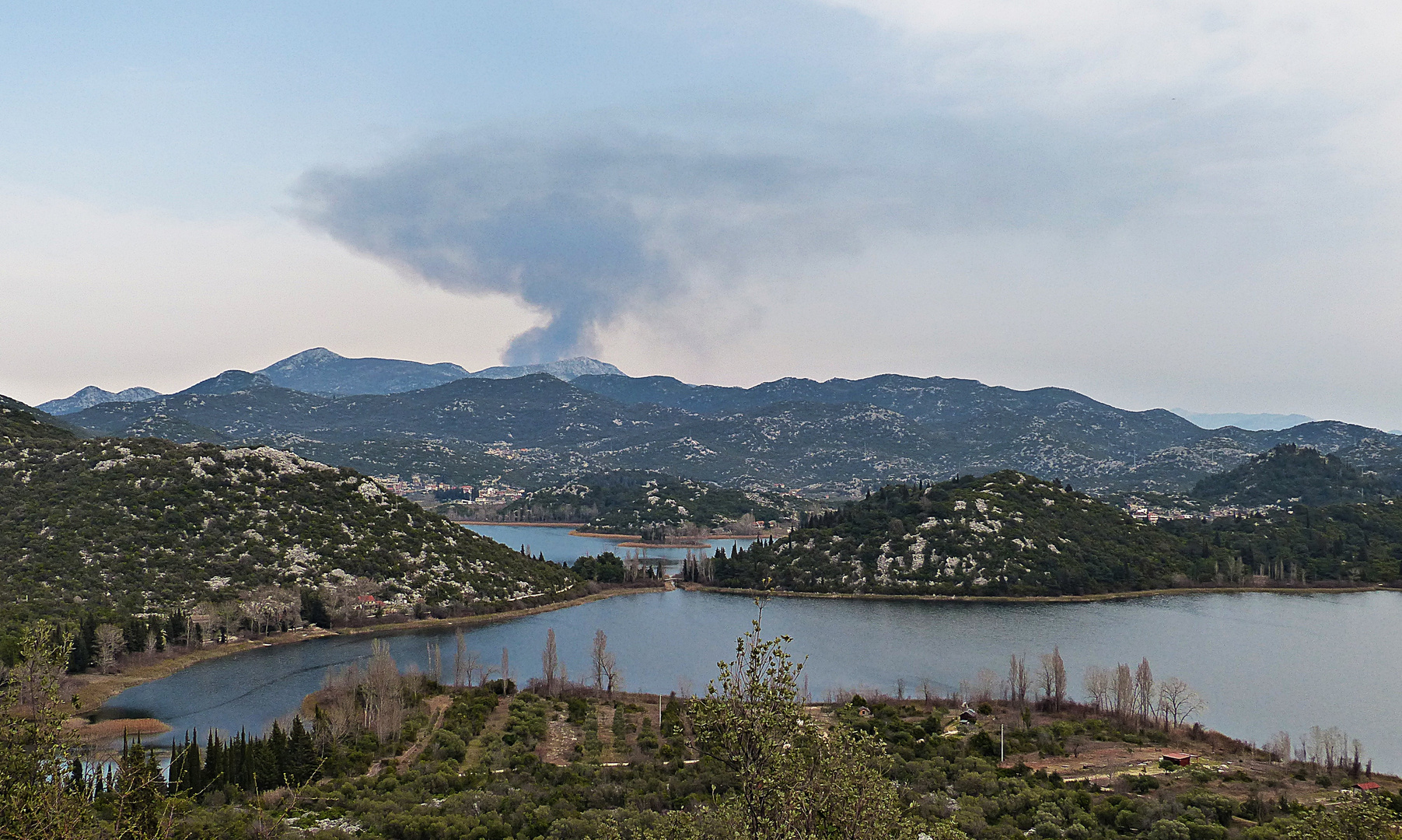 Hier tobt ein Waldbrand