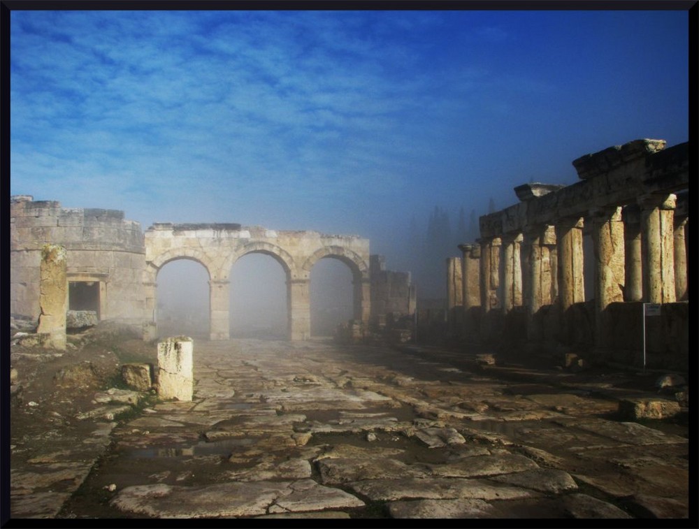 Hierapolis im Nebel